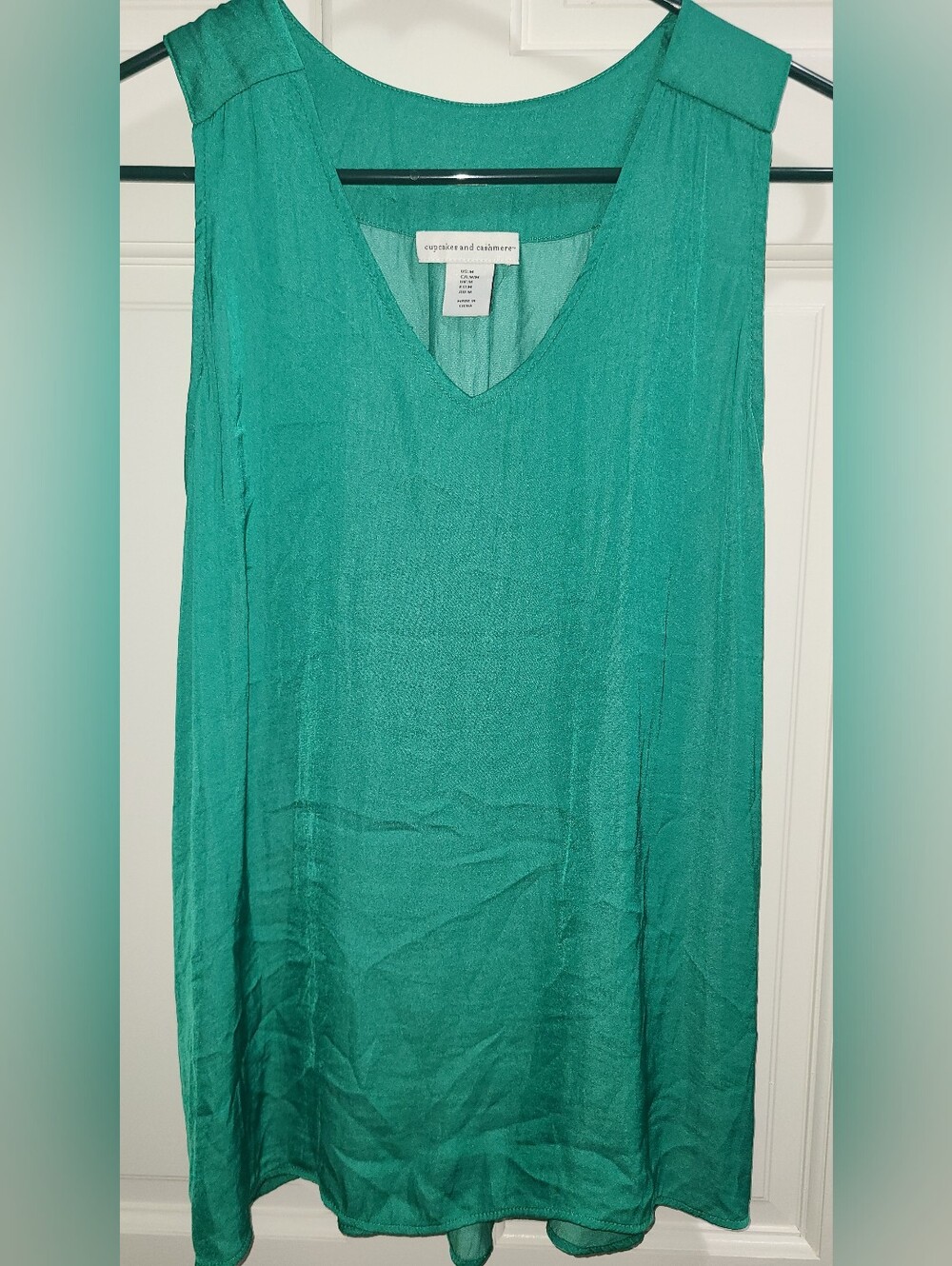 cupcakes & cashmere Green V-Neck Sleeveless Women’s Blouse